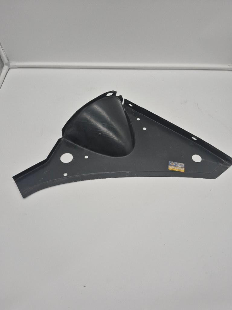 Doublure d'aile AVG Peugeot 604 LesAnciennes.com