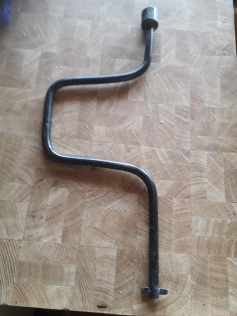 Manivelle véhicule ancien LesAnciennes.com