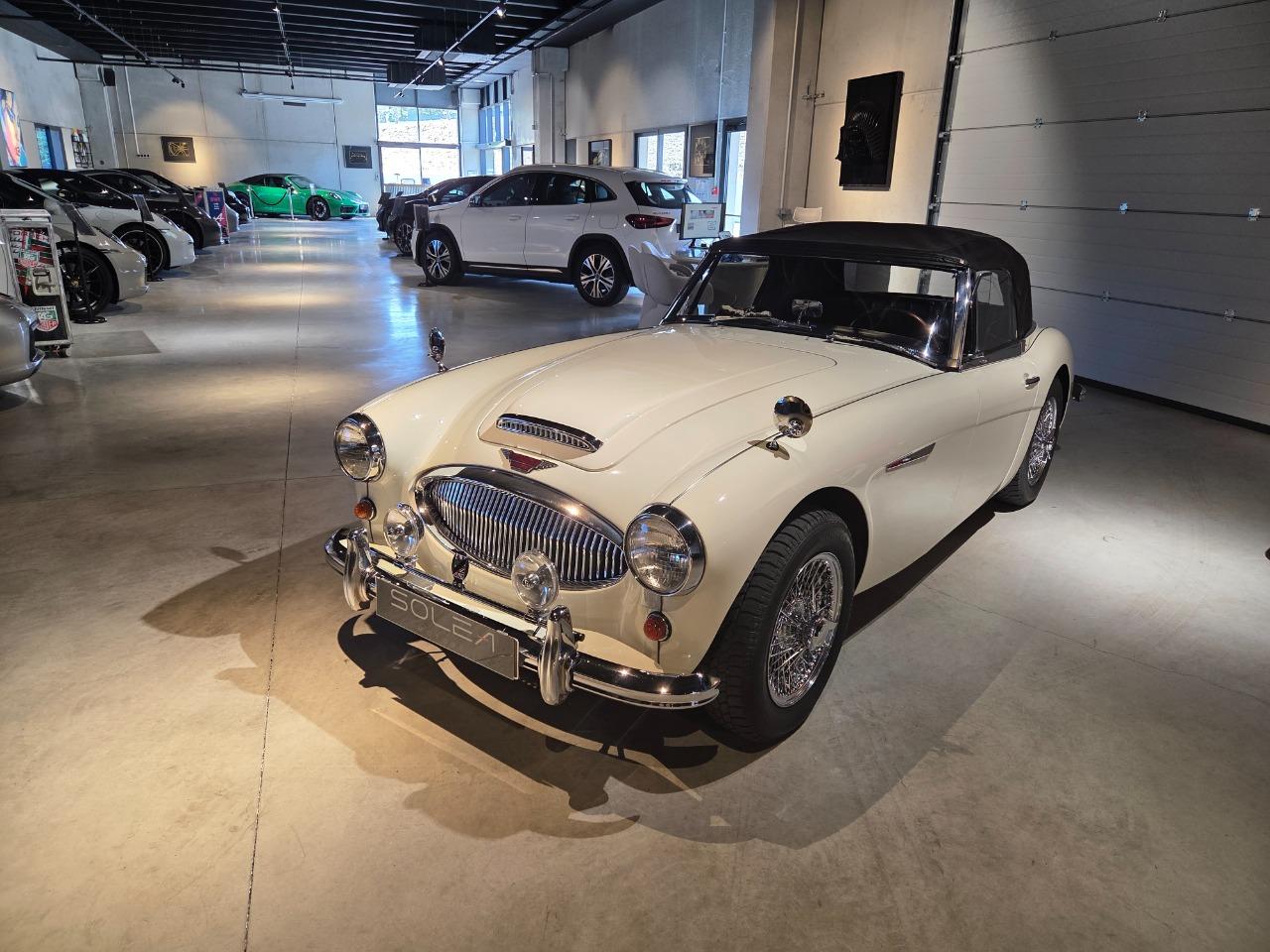 AUSTIN HEALEY 3000 MK2 BJ7 CABRIOLET - 1963 LesAnciennes.com