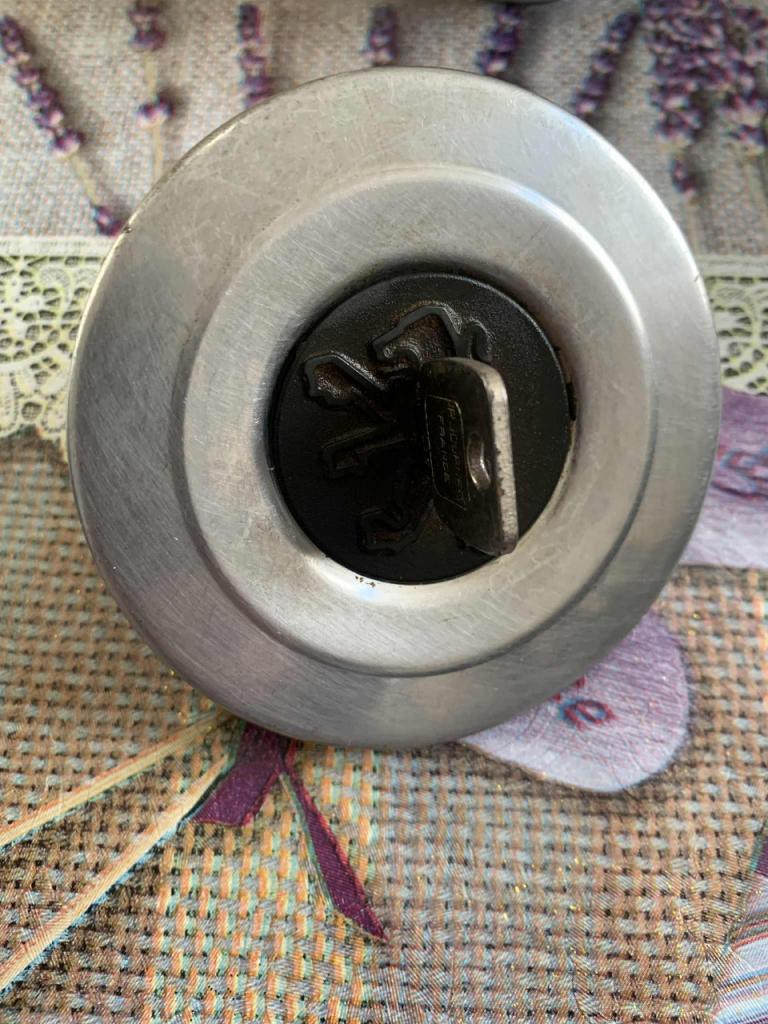 Bouchons PEUGEOT peugeot LesAnciennes.com