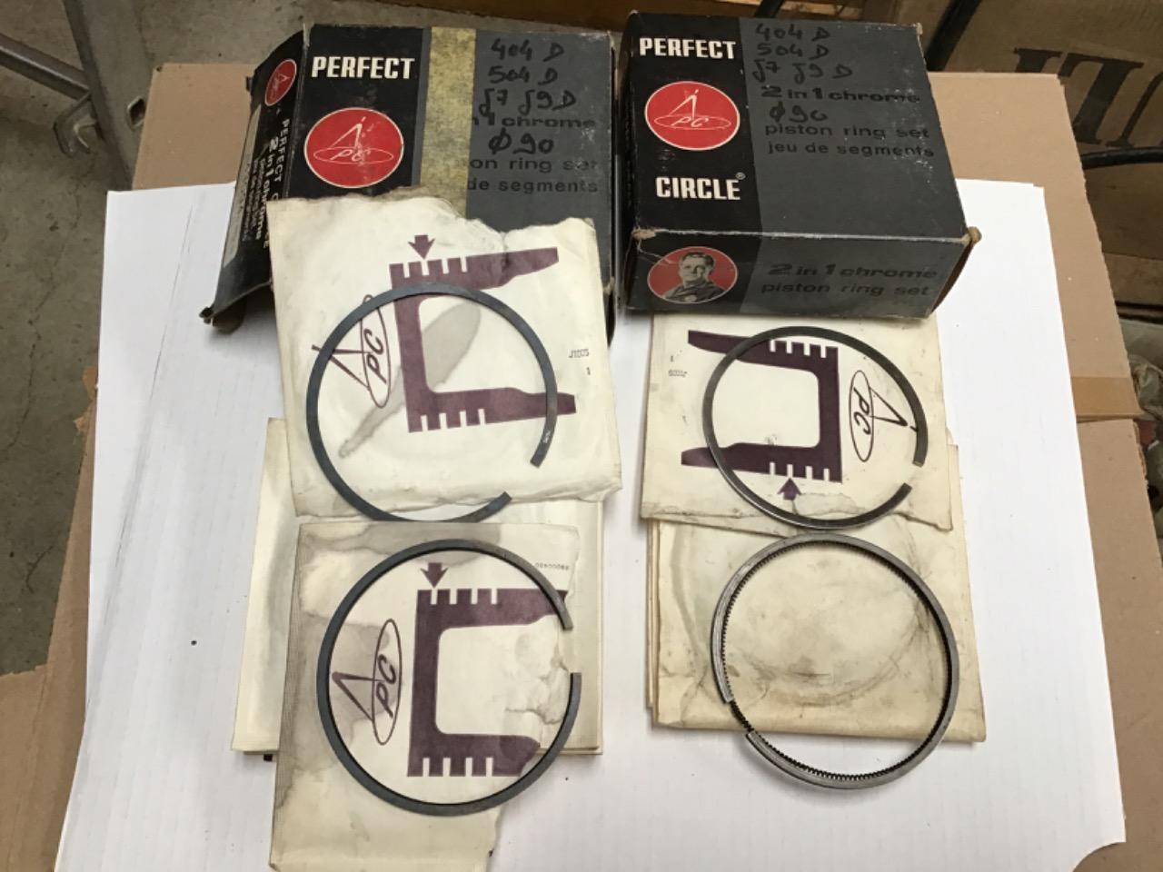 SEGMENTS NEUFS PEUGEOT J7/J9 404/504 LesAnciennes.com