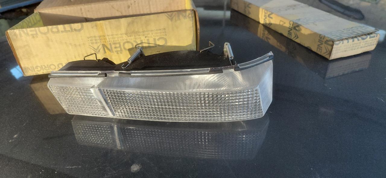 Feu avd blanc CITROEN Ami 8 LesAnciennes.com