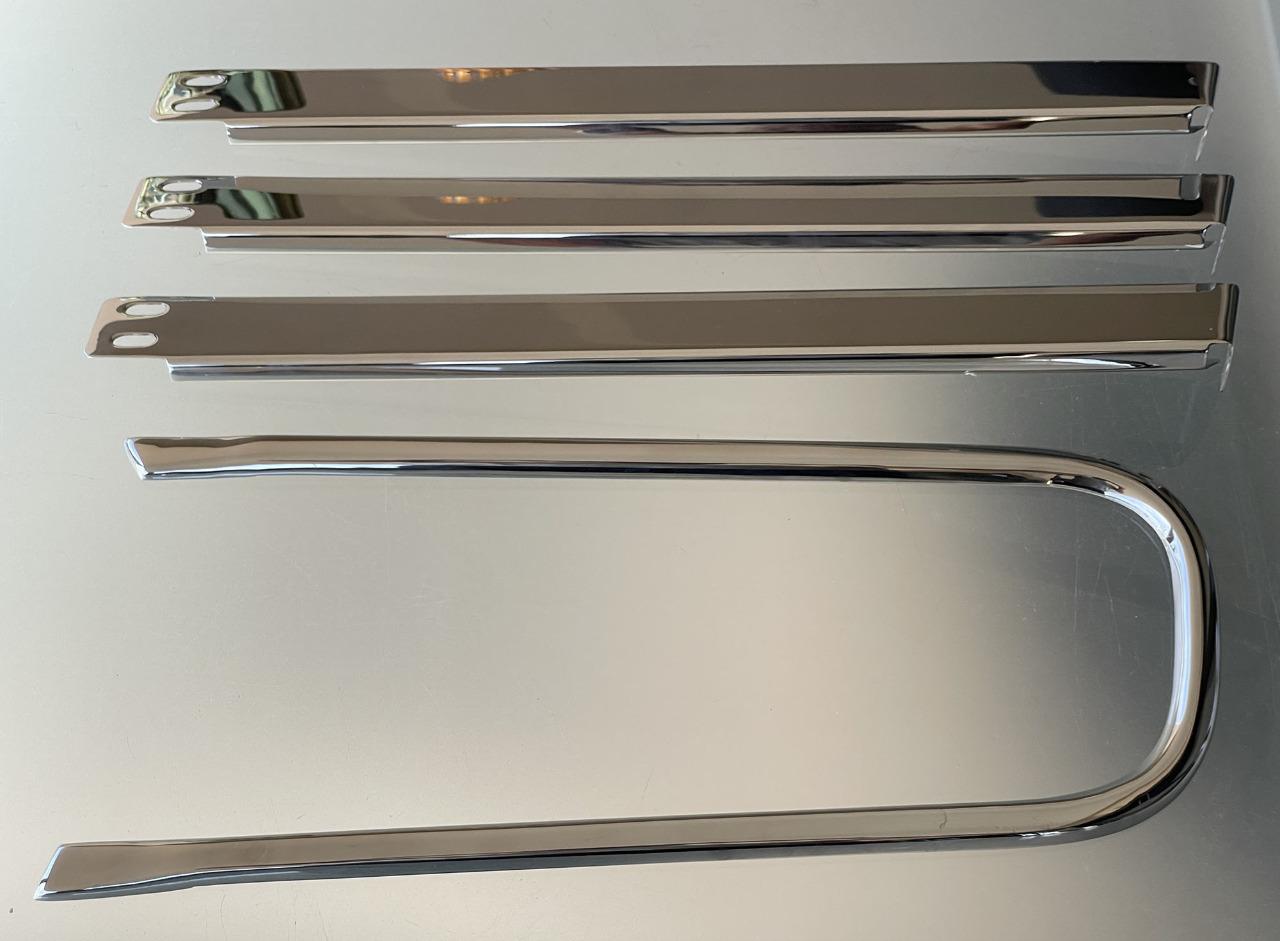 Grille de calandre ALFA ROMEO 2600 spider touring LesAnciennes.com