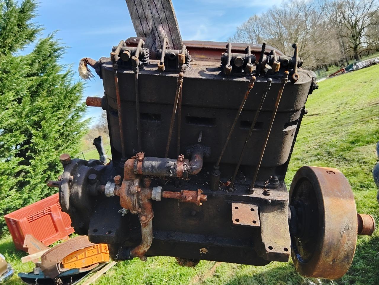 Moteur INCONNU 4 cylindre Courses LesAnciennes.com