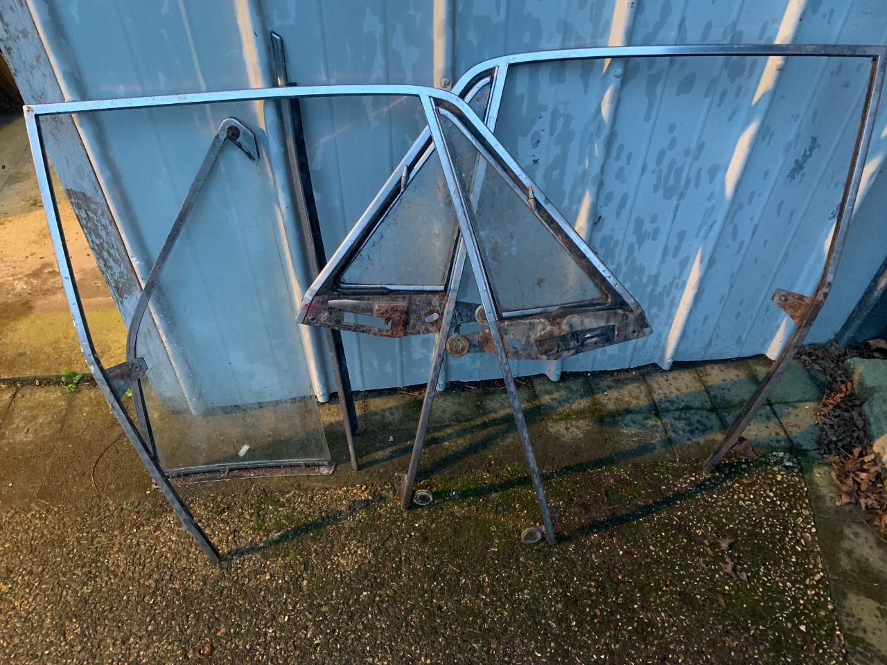 Vitres PEUGEOT 504 LesAnciennes.com