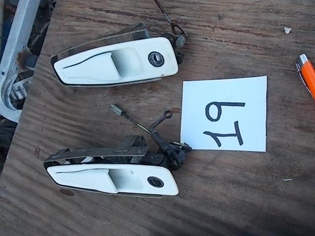 Poignées de porte extérieures Ferrari Mondial T LesAnciennes.com