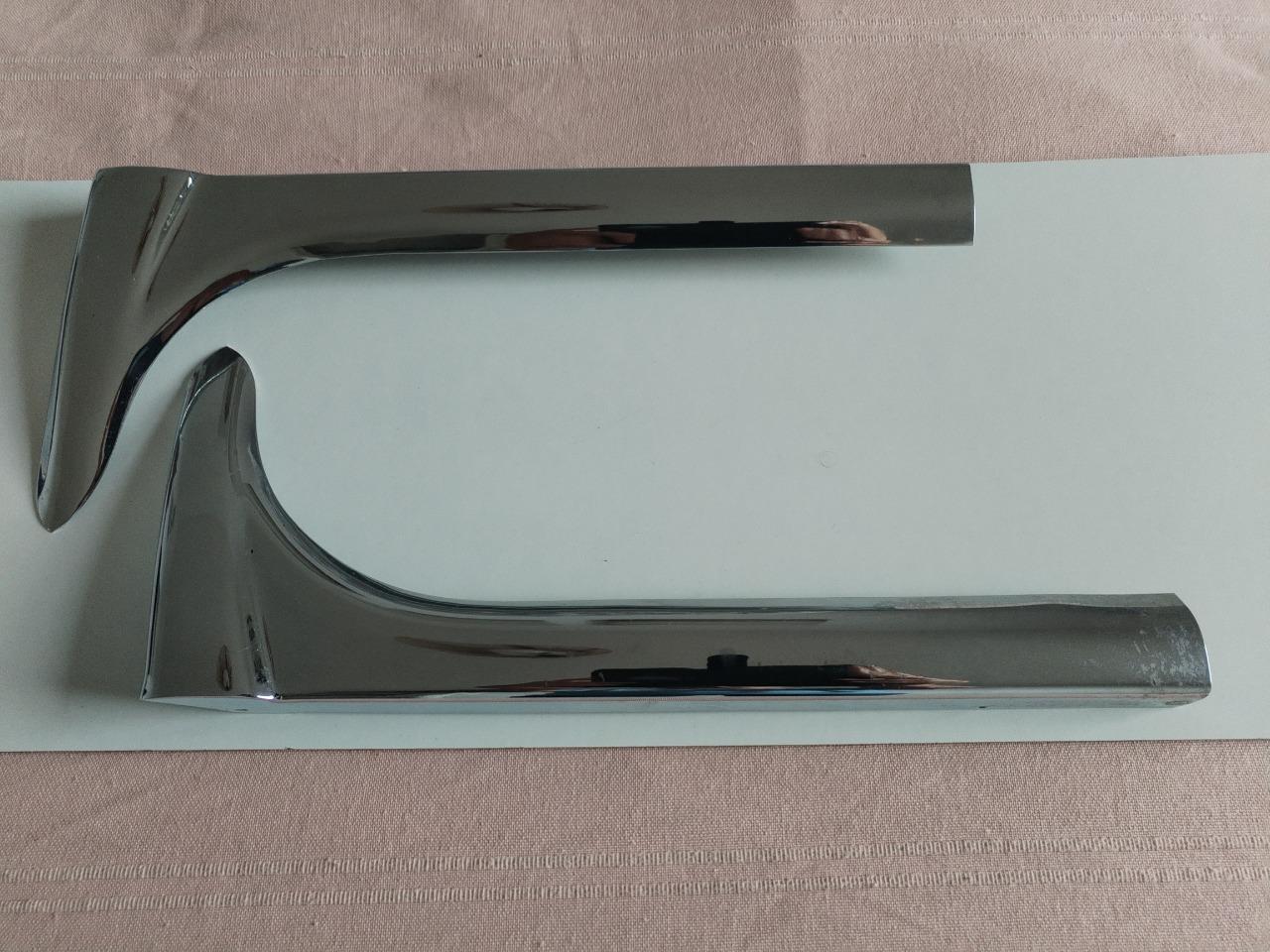 Montants chromés JAGUAR Type E Série 1/2 cabriolet LesAnciennes.com