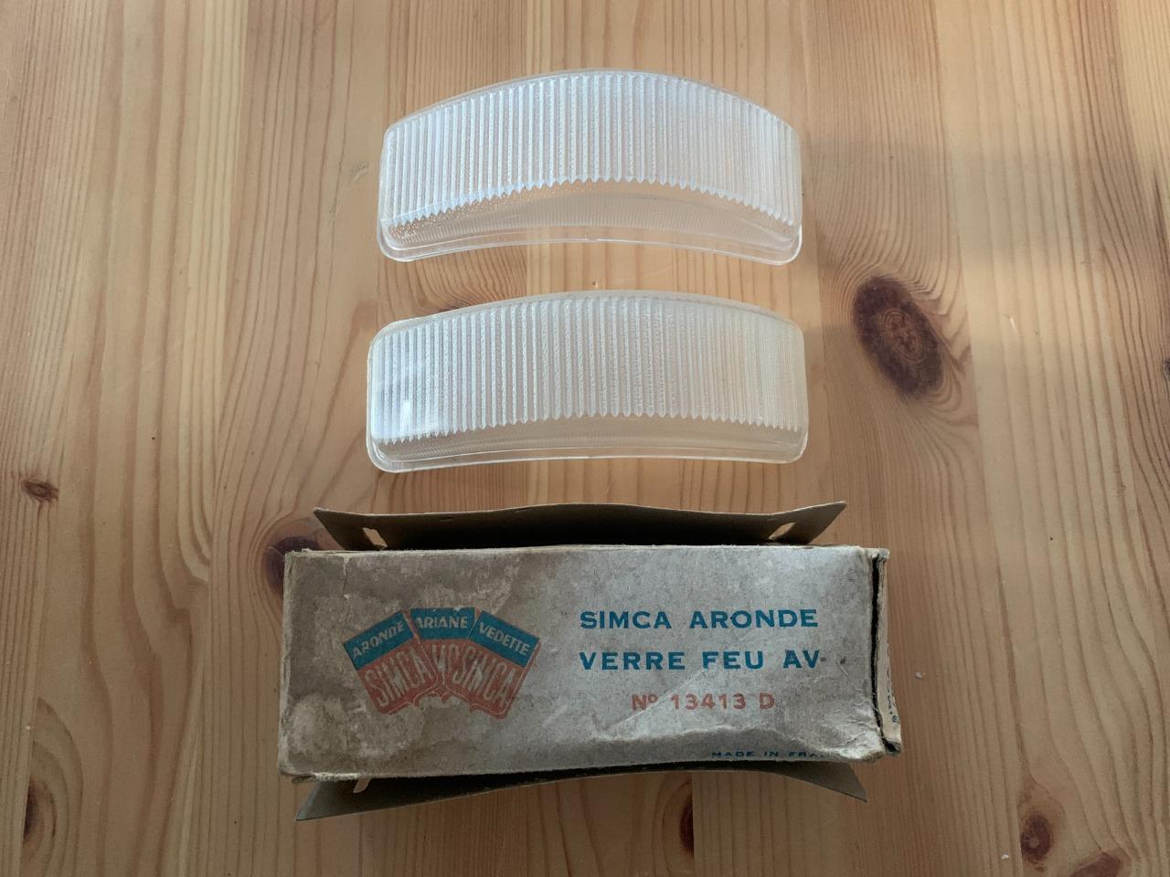 Cabochons clignotant SIMCA Aronde 9 LesAnciennes.com