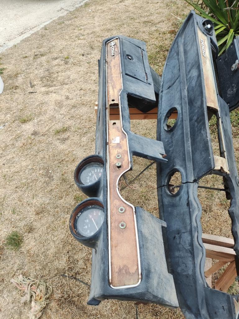 Planche de bord ALFA ROMEO 1750 LesAnciennes.com