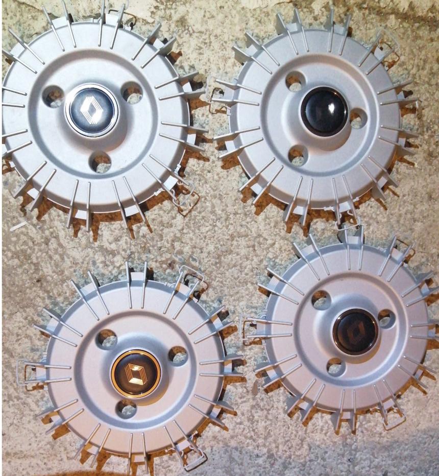 Enjoliveurs clip Renault neufs LesAnciennes.com