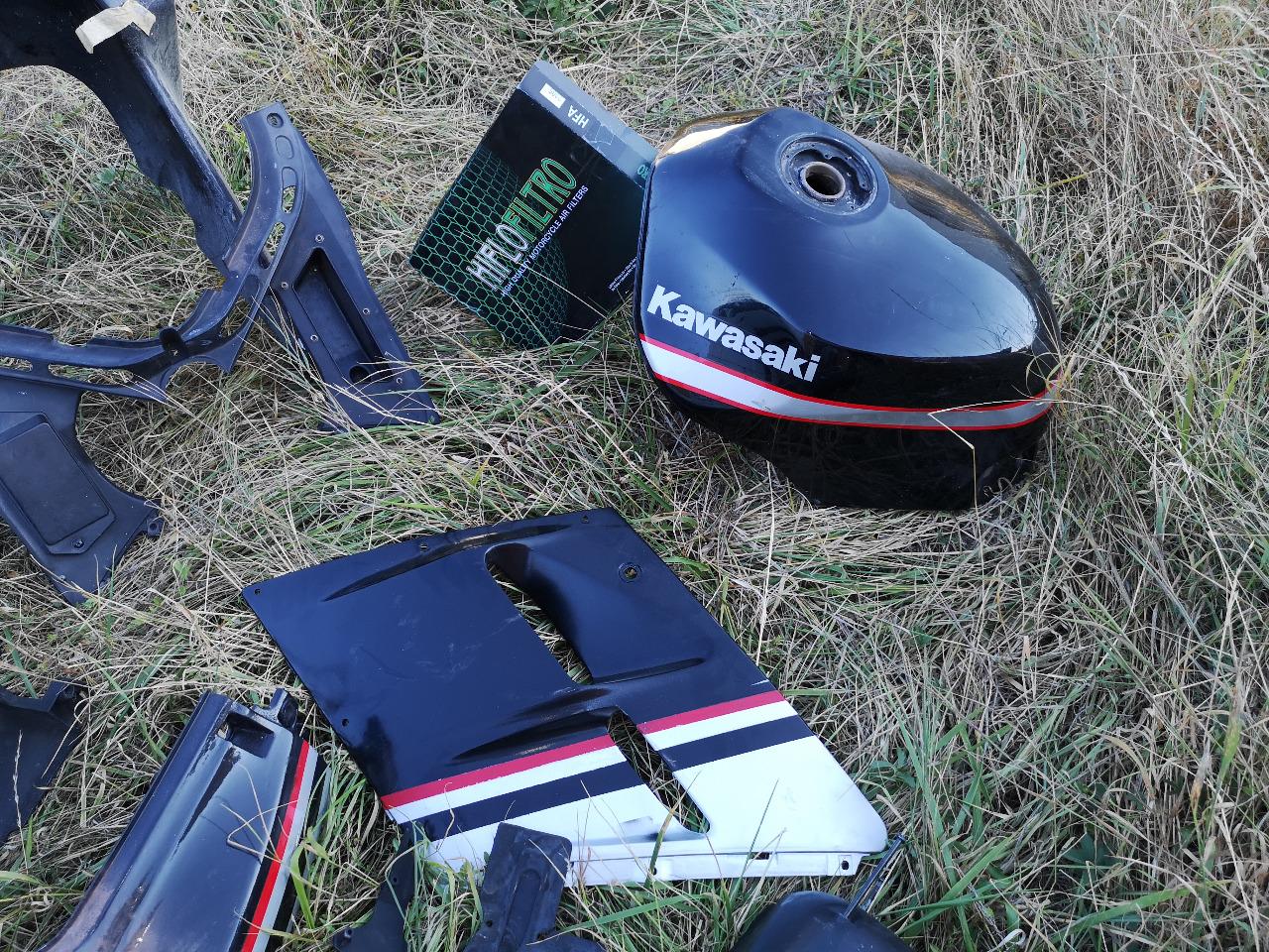 Lot de pièces KAWASAKI Z10 TOMCAT LesAnciennes.com