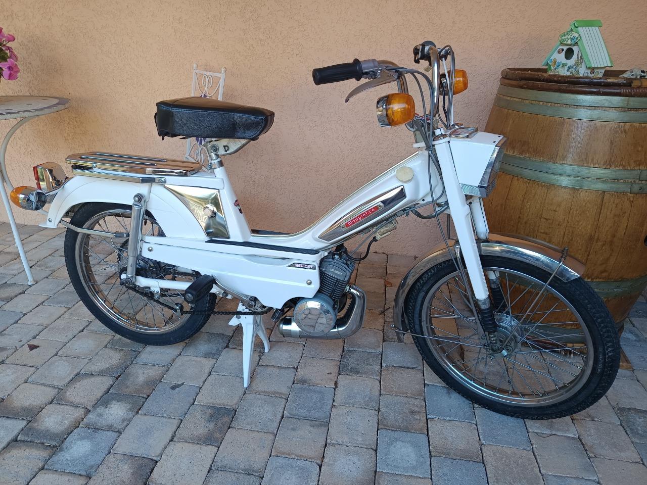 MOTOBECANE 50 V VLC - 1972 LesAnciennes.com