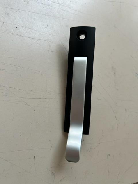 Poignée d'ouverture de capot pour Maserati Merak LesAnciennes.com