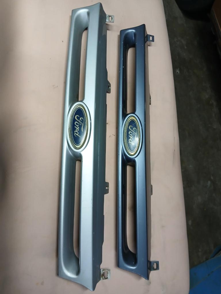 Calandre FORD Escort LesAnciennes.com