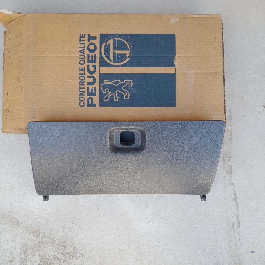 PEUGEOT 205 porte boite a gants neuve LesAnciennes.com