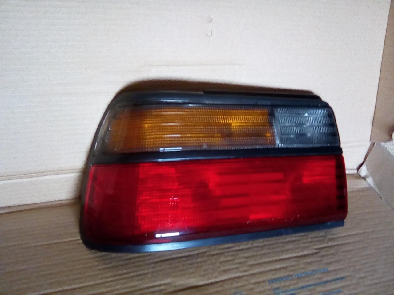 Feu Arrière Gauche TOYOTA Corolla E 90 (87 - 92 ) LesAnciennes.com