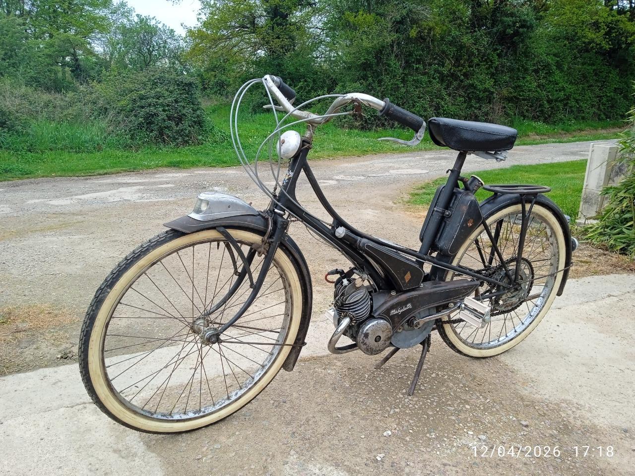 MOTOBECANE AV 3 - 1954 LesAnciennes.com