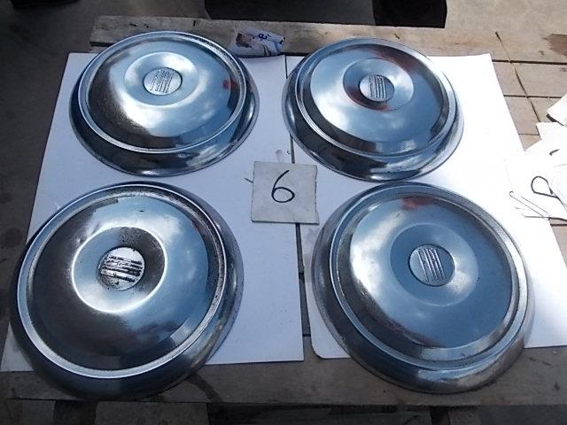 Enjoliveurs de jantes Fiat 1400 LesAnciennes.com