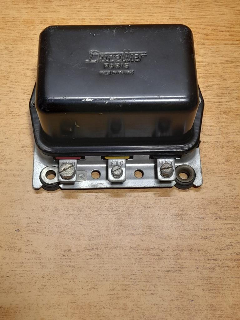 Régulateur de Dynamo Citroen DS ID HY LesAnciennes.com