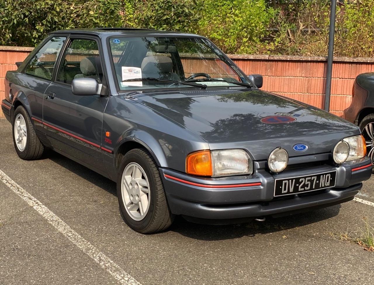 FORD Escort Xr3i - 1989 LesAnciennes.com