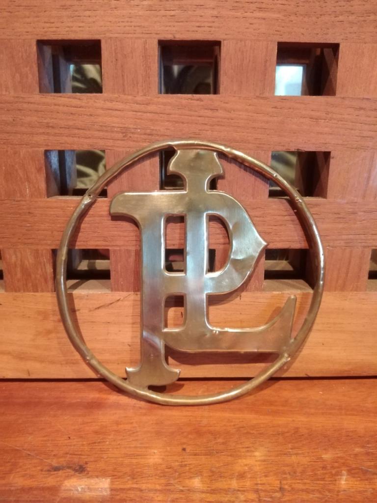 Insigne PANHARD LEVASSOR LesAnciennes.com