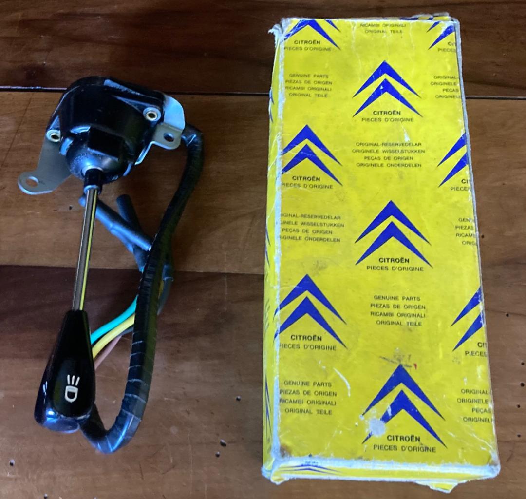 Ds comodo de phare neuf en carton d’origine LesAnciennes.com