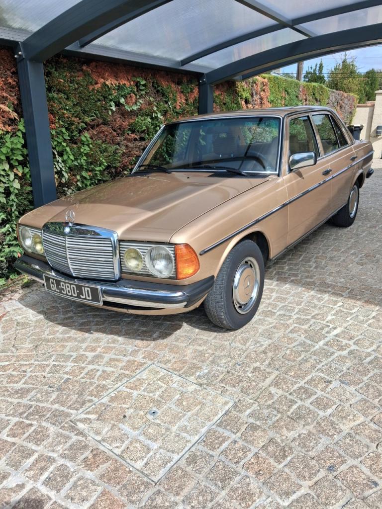 MERCEDES 200 berline w123 - 1982 LesAnciennes.com