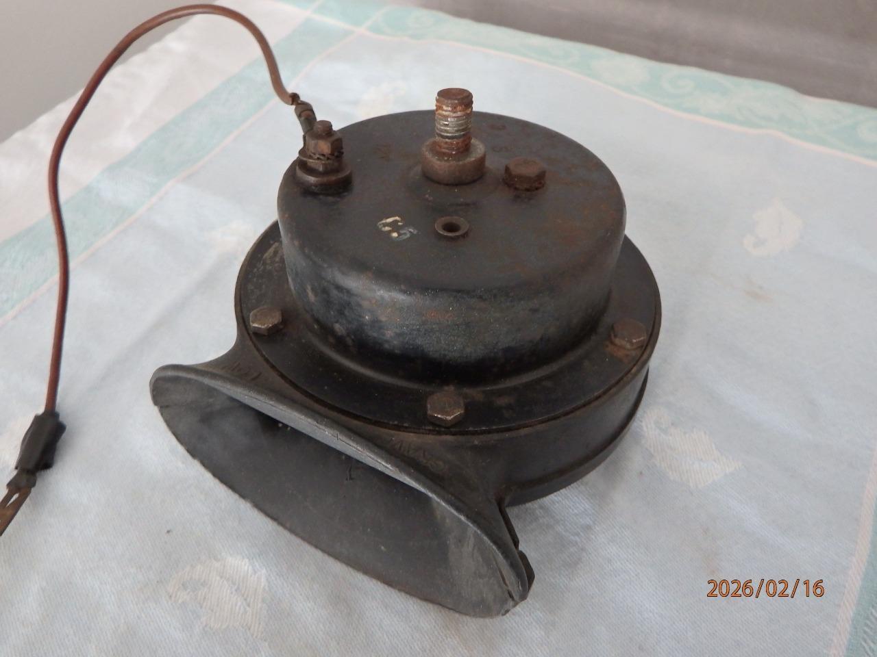 Klaxon SANOR KLAXON LesAnciennes.com