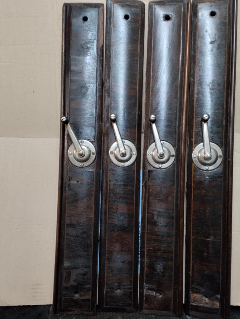 Manivelle et supports LesAnciennes.com