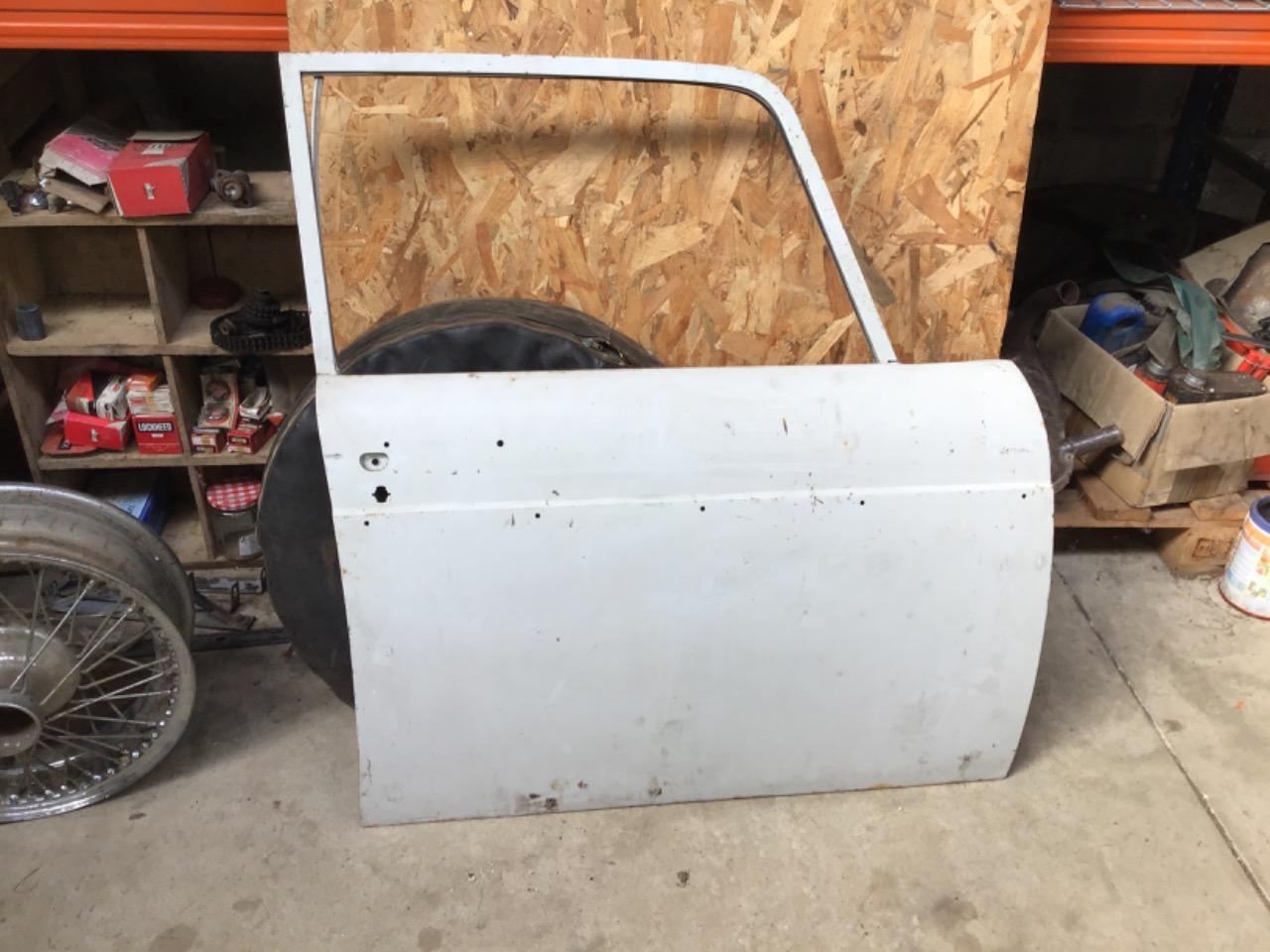 PORTE AVANT DROITE PEUGEOT 404 LesAnciennes.com