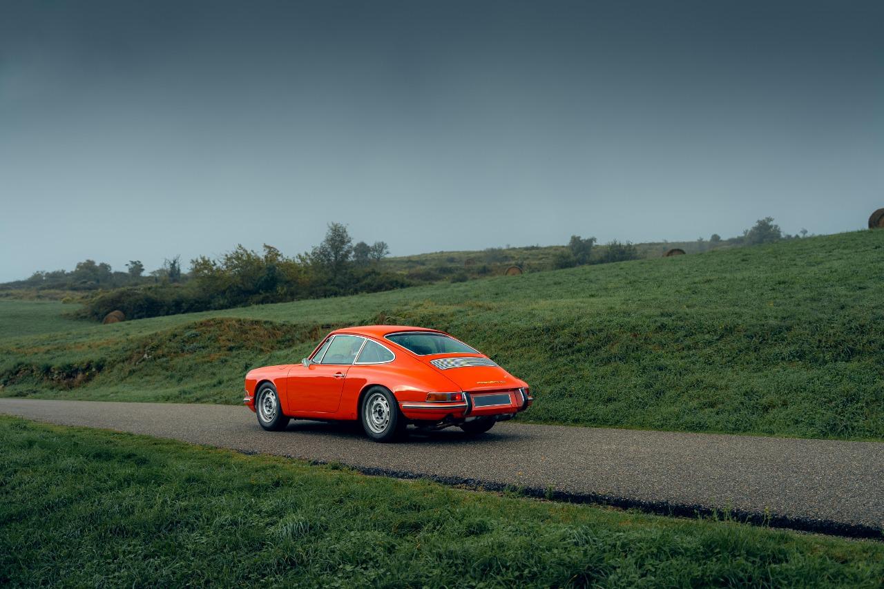 PORSCHE 911 2.0 SWB - 1967 LesAnciennes.com