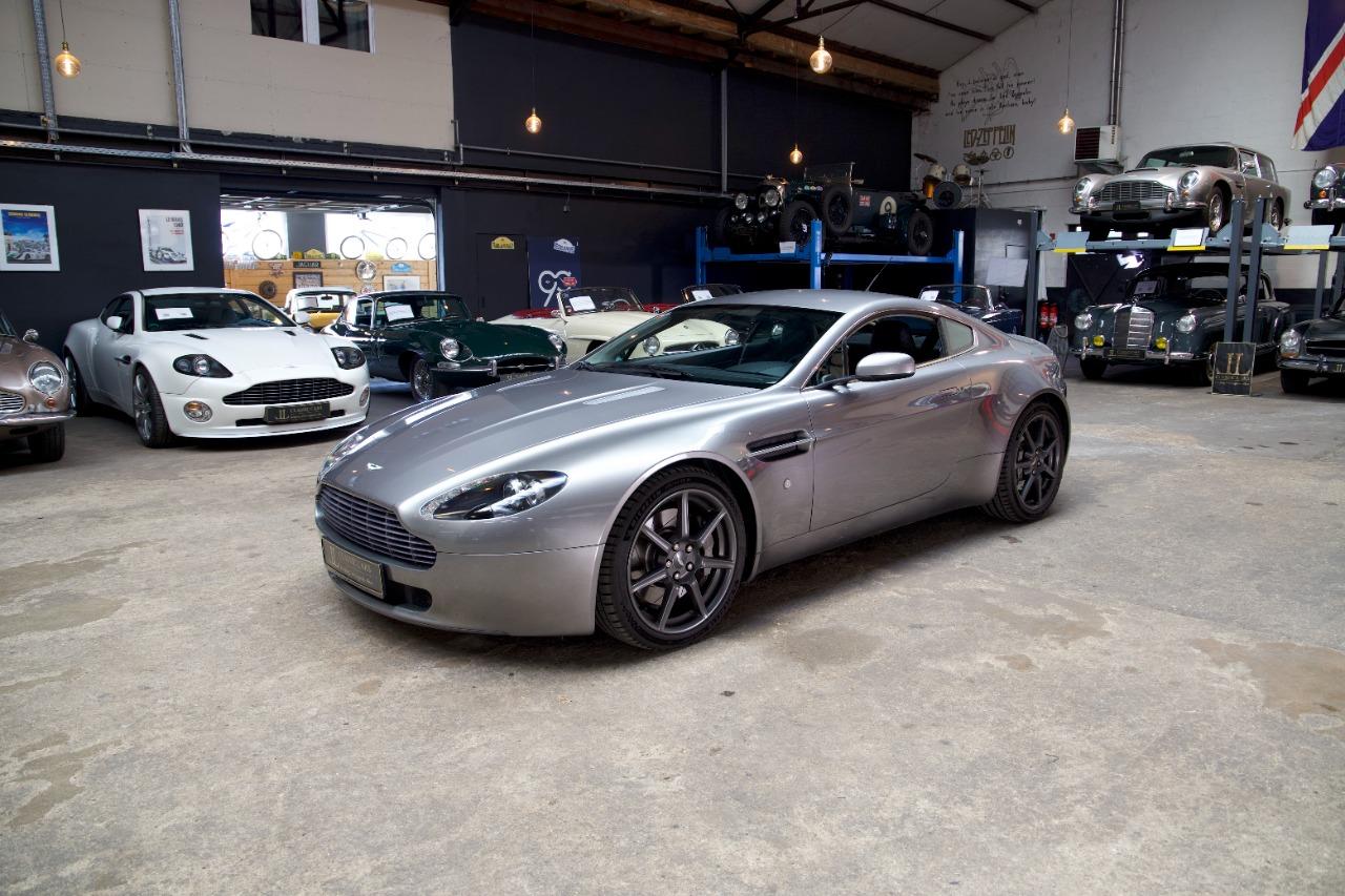 ASTON MARTIN V8 Vantage LesAnciennes.com