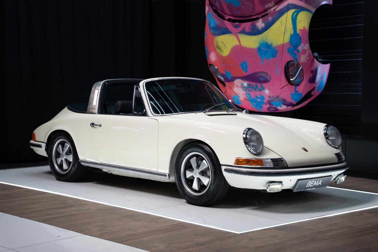 PORSCHE 911 2.2 E Targa - 1970 LesAnciennes.com