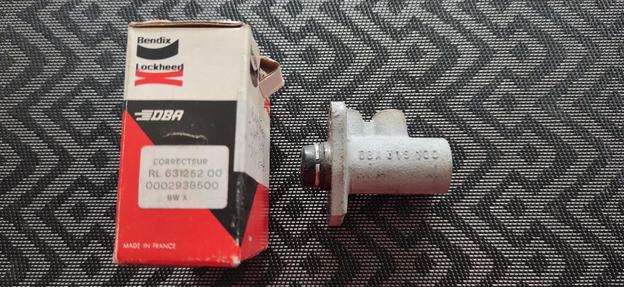 Répartiteur de freins correcteur SIMCA 1301 1501 LesAnciennes.com