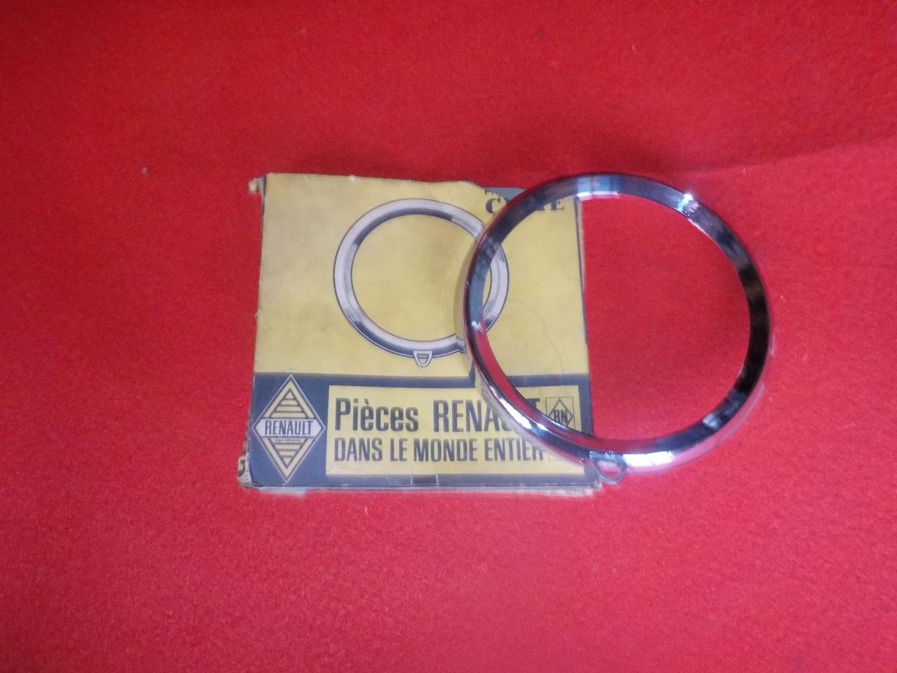 Cerclage de phare RENAULT 8 (R8) LesAnciennes.com