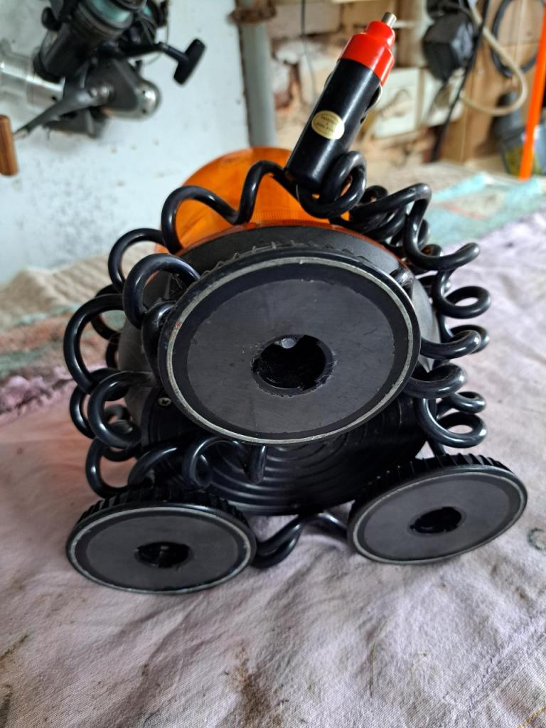 Vend gyrophare 12/24 volts LesAnciennes.com