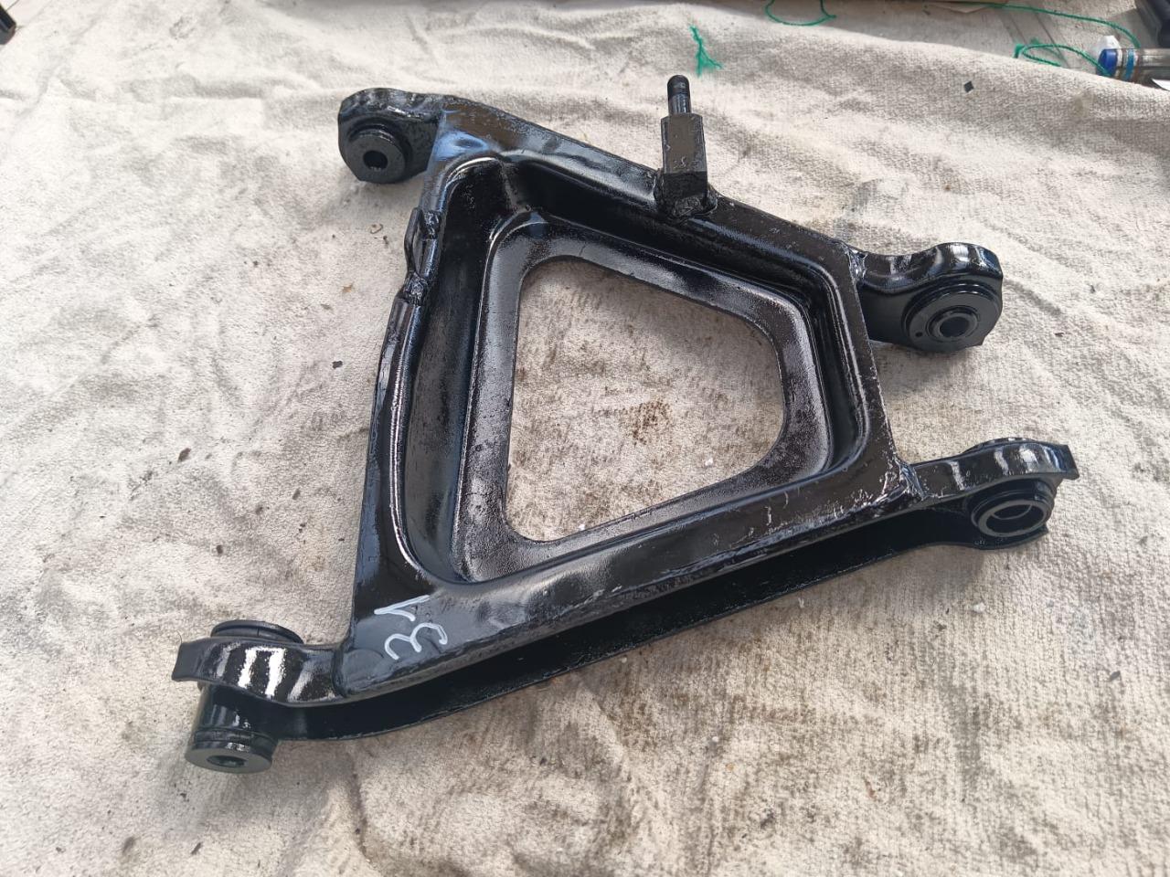 Bras suspension inférieur arr gauche Ferrari 246 LesAnciennes.com