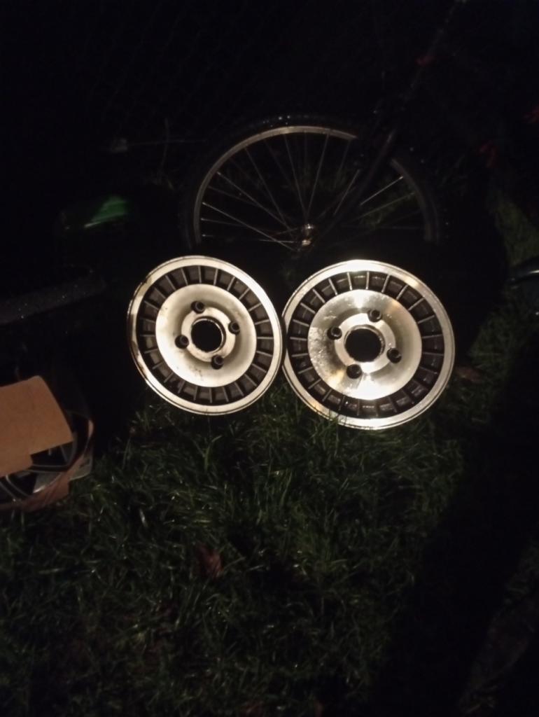 Jantes ALPINE RENAULT A110 LesAnciennes.com