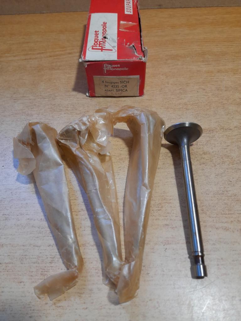Jeu de 4 soupapes d'admission Simca aronde 4235 LesAnciennes.com