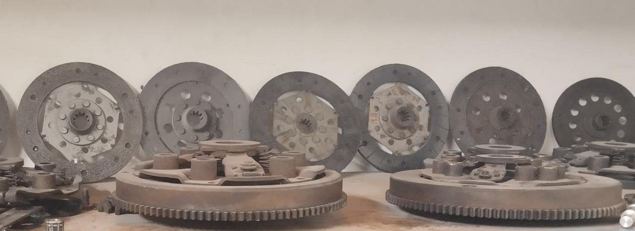 Pieces embrayage PANHARD Embrayages,Butées, Disque LesAnciennes.com