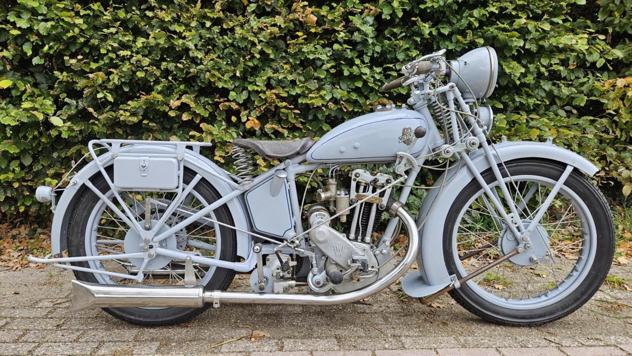 1929 Victoria KR35 350cc OHV LesAnciennes.com