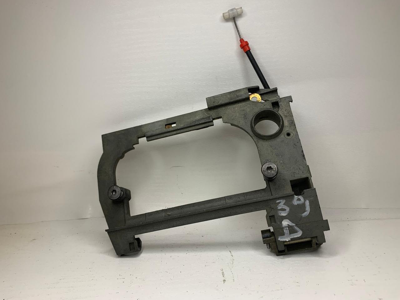 Support poigne ext.AV. droite BMW E 39 LesAnciennes.com