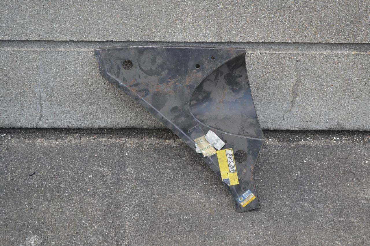 Doublure aile AV G PEUGEOT 604, neuve LesAnciennes.com