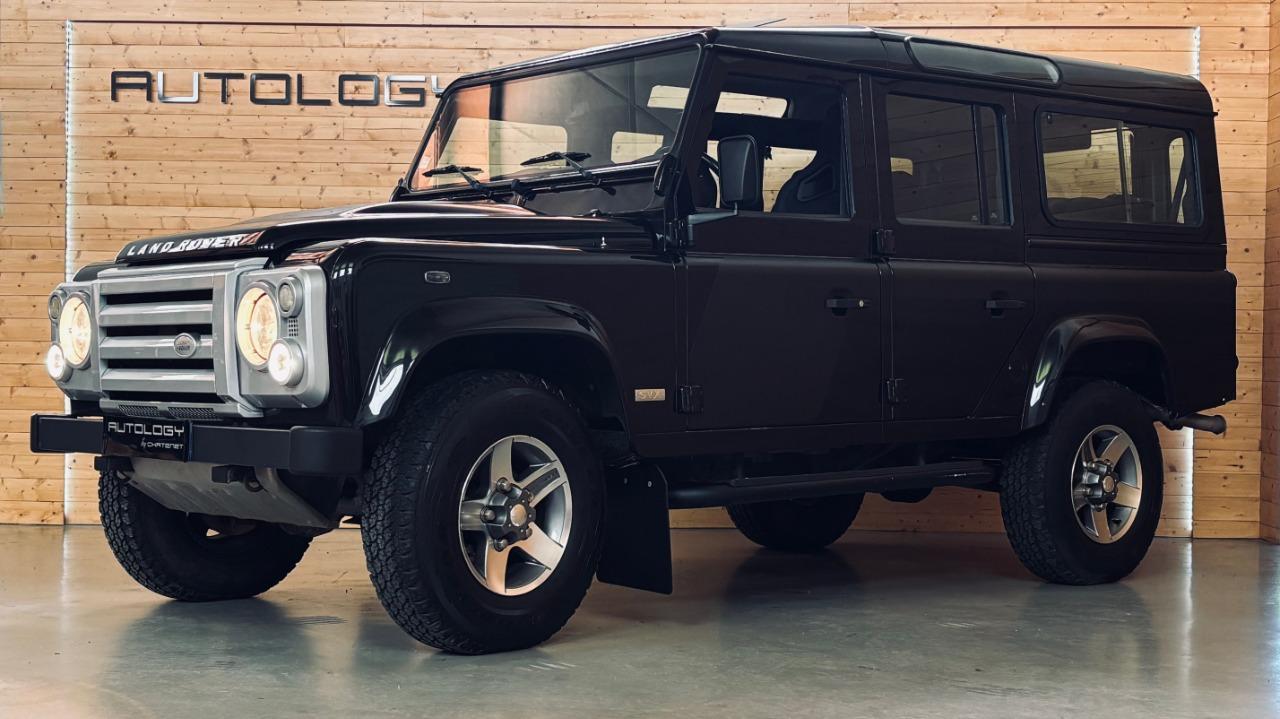LAND ROVER Defender 110 Td4 SVX 7 places LesAnciennes.com