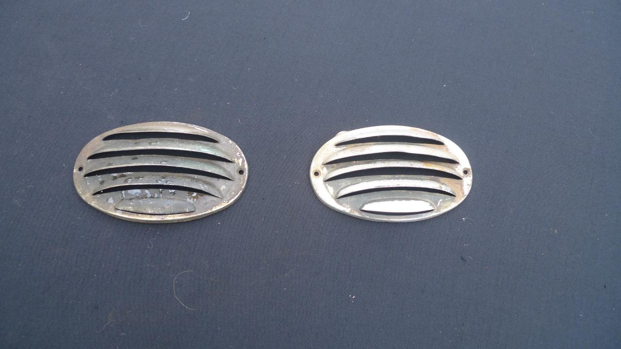 Grilles D' aération moteur RENAULT 4CV 1063 LesAnciennes.com