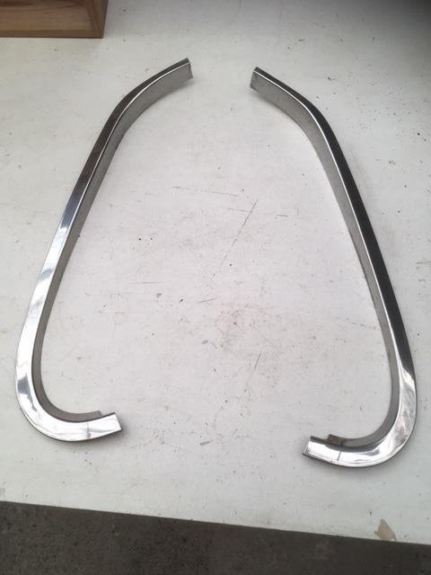 2 chromes AR vitre latérale VOLVO 1800 ES LesAnciennes.com