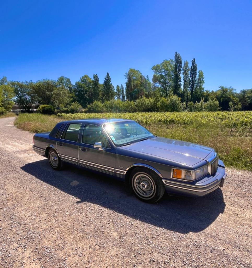 LINCOLN Town Car 4,6 V8 - 1991 LesAnciennes.com