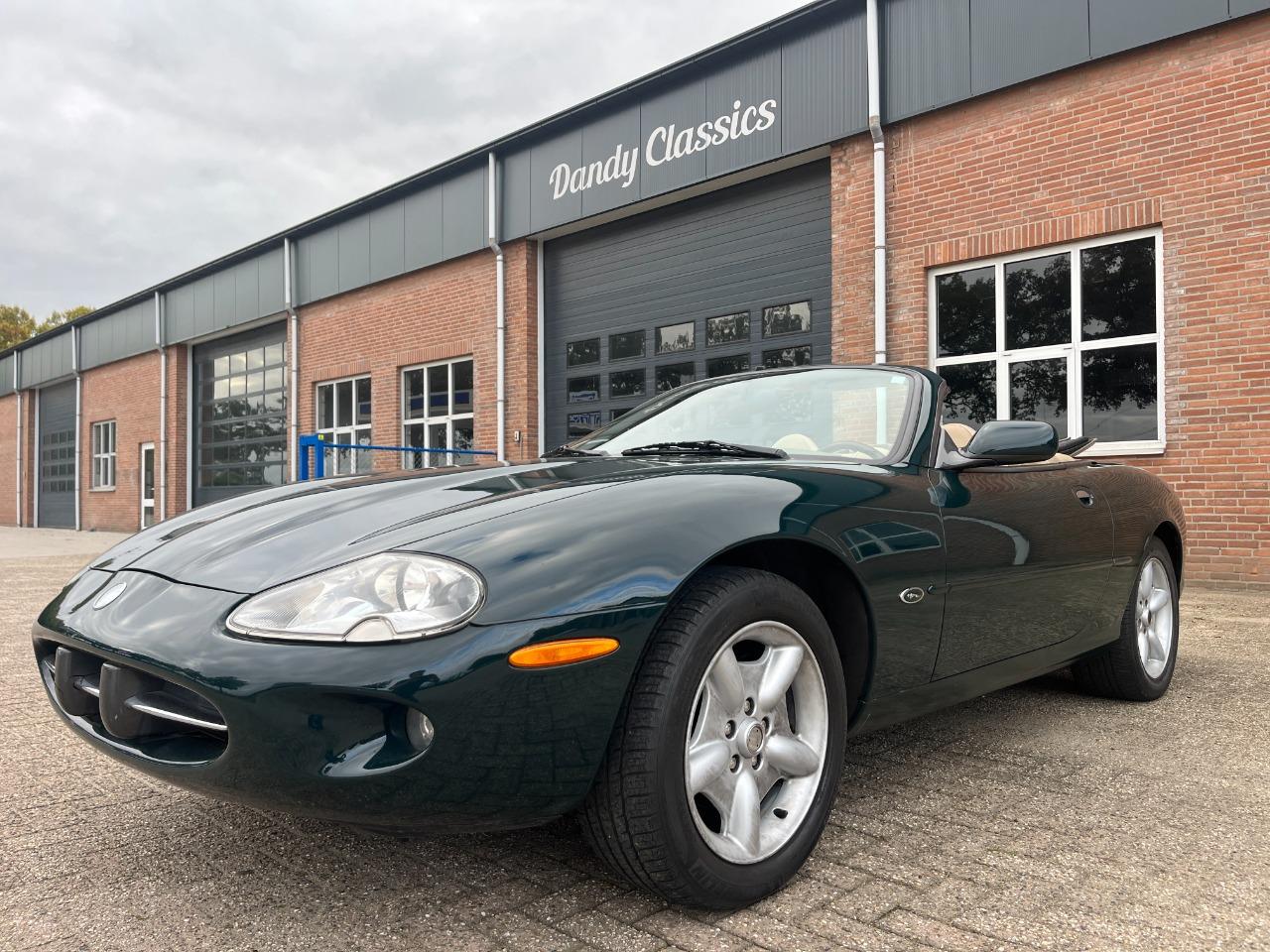 JAGUAR XK8 convertible - 1998 LesAnciennes.com