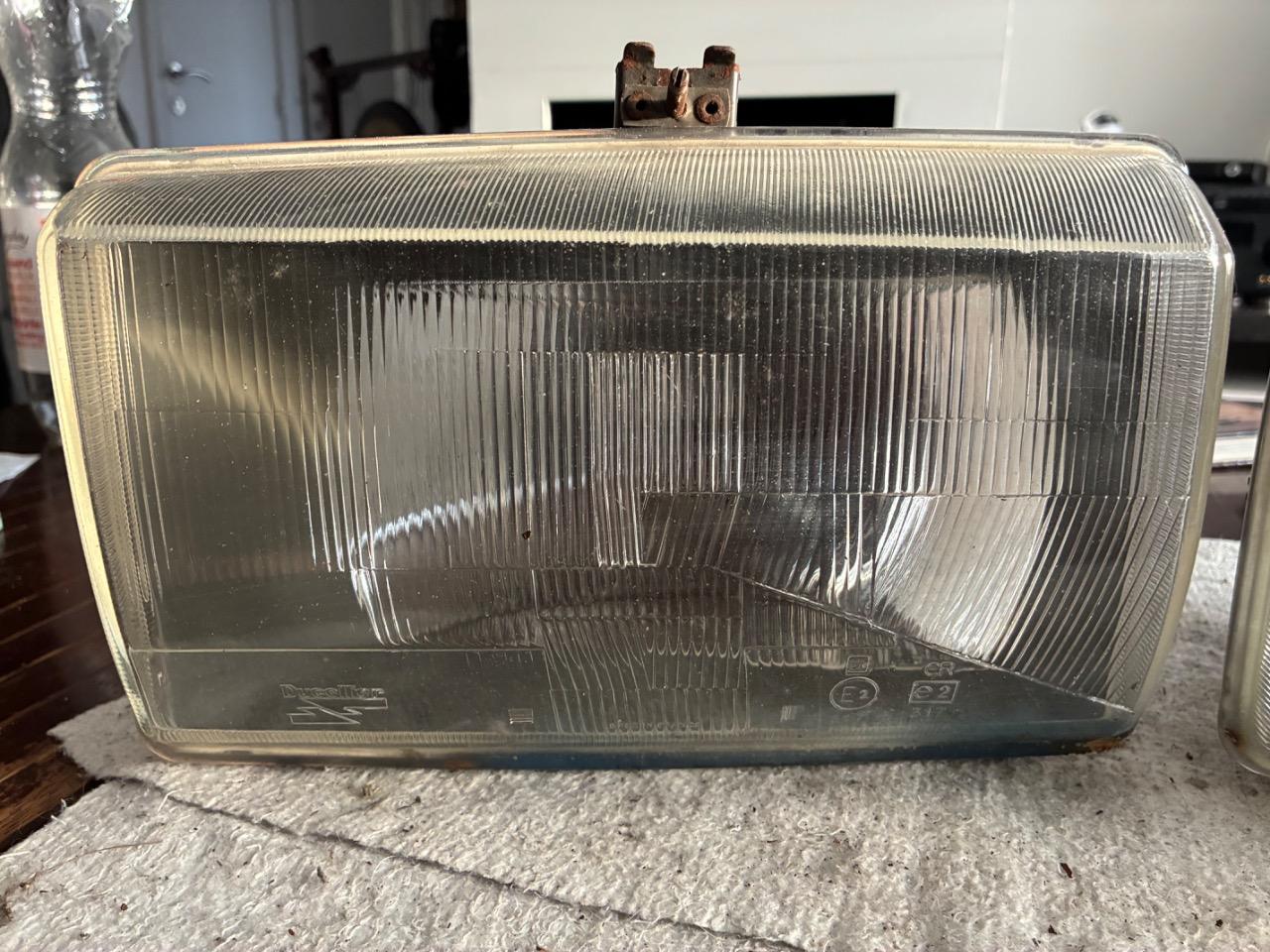 Paire de phares PEUGEOT 305 phase 1 LesAnciennes.com