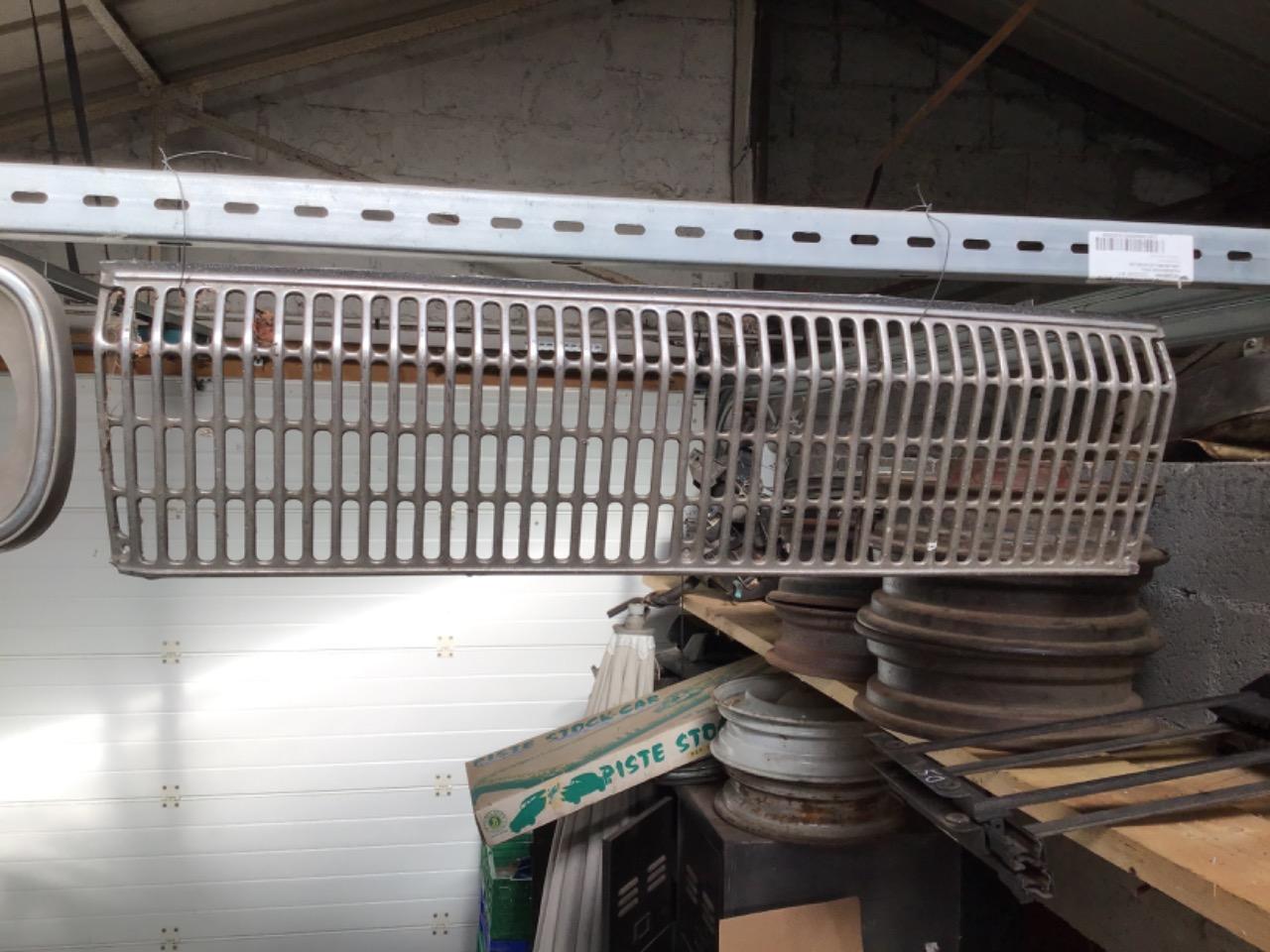 CALANDRE FORD TAUNUS 12 M LesAnciennes.com